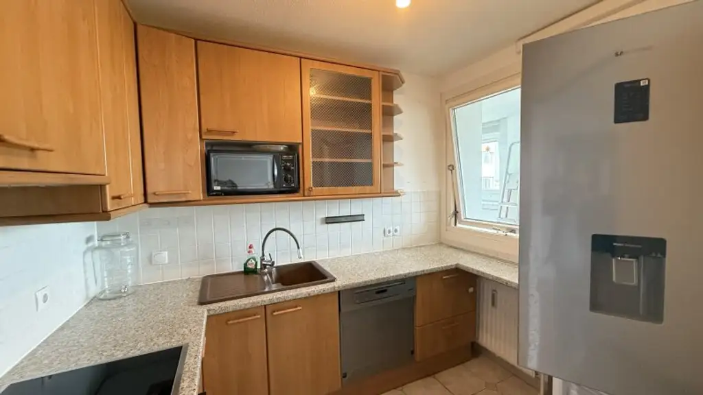 Teilmöblierte 3 Zimmer mit Klima und verglaster Loggia ***** spektakulärer Weitblick + optionaler Garagenstellplatz *****
