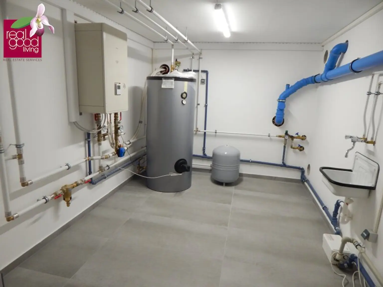 PROVISIONSFREI – Villa mit Pool, voll unterkellert – mit Top-Ausstattung