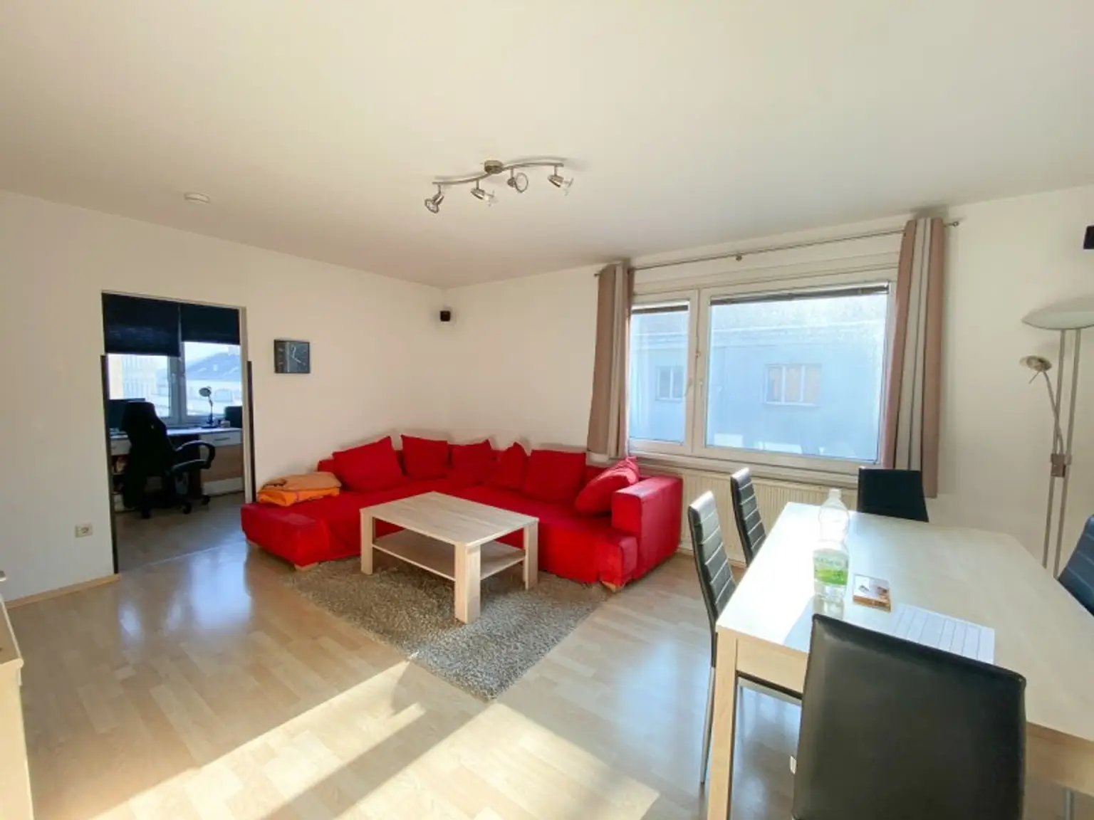 3er WG geeignet! 4-Zimmer Mietwohnung mit 5 m2 Terrasse! Inkl. Heizung und Warmwasser!
