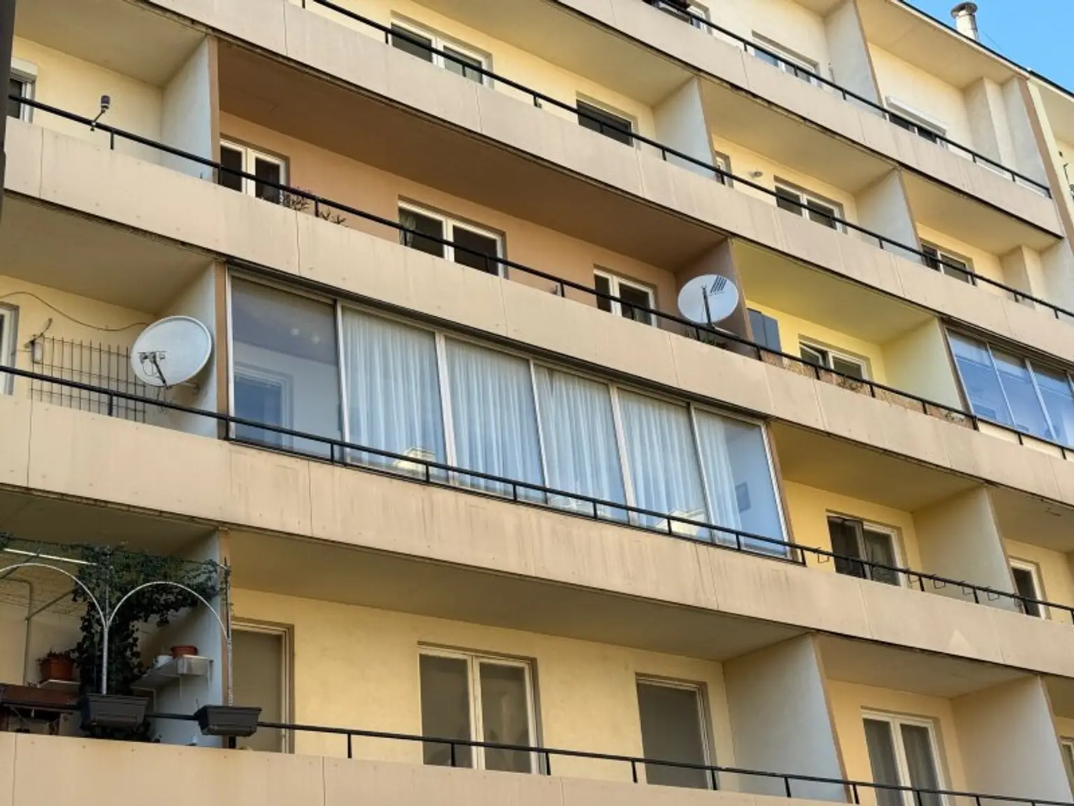 Hofmannsthalgasse (gegnüber Village im Dritten): 2-Zimmer-Neubau mit verglaster Loggia (ca. 60 m2), mit Klima & sep. Küche!