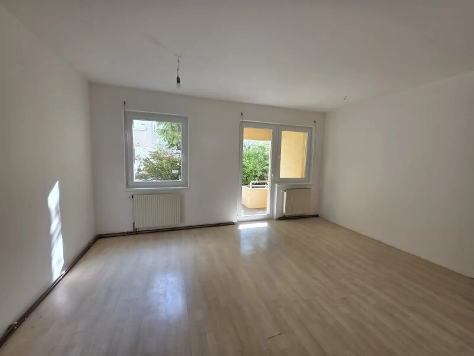 Willkommen in Ihrer GARTENWOHNUNG  3,5 ZIMMER -  inklusive KFZ-STELLPLATZ