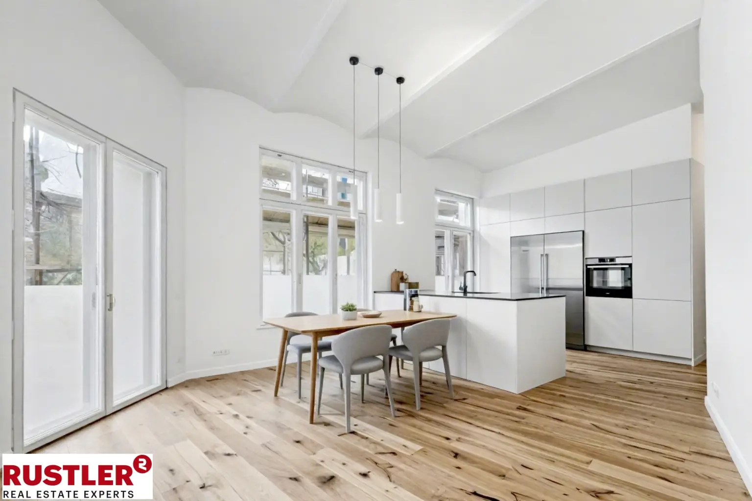 Wohnen oder Arbeiten – diese stilvolle Altbauwohnung bietet Beides!