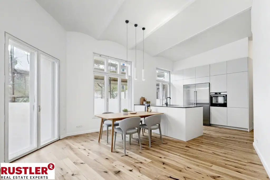 Wohnen oder Arbeiten – diese stilvolle Altbauwohnung bietet Beides!