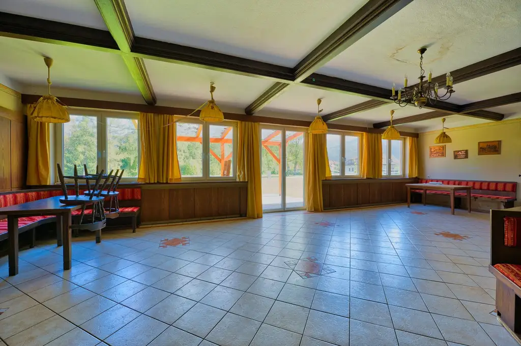 Reiterhof. Vierkanter. Wirtshaus. Zimmervermietung. Wohnungen. Natur.