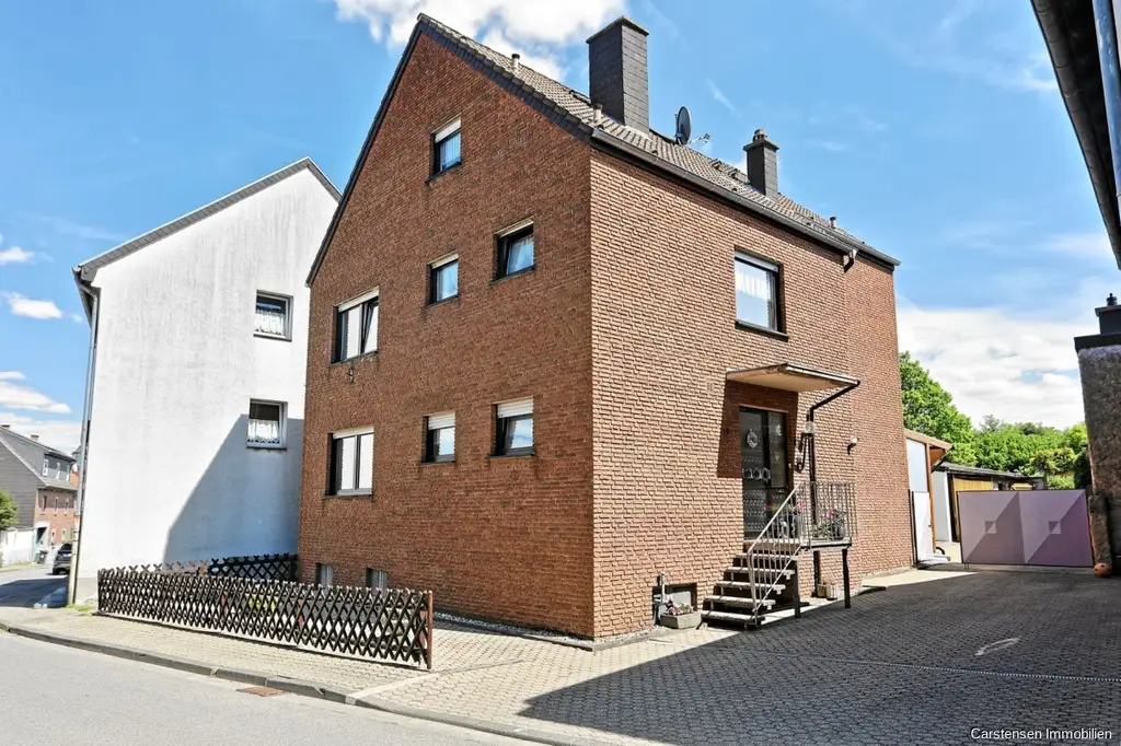 FAMILIENHAUS MIT STIL UND SUBSTANZ: ... MEHR PLATZ ... MEHR ZUHAUSE ... MEHR WOHNGEFÜHL