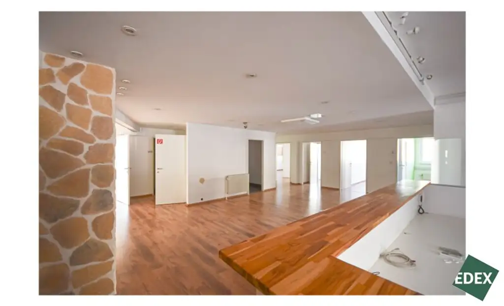 Großflächige Ordination mit guter Anbindung