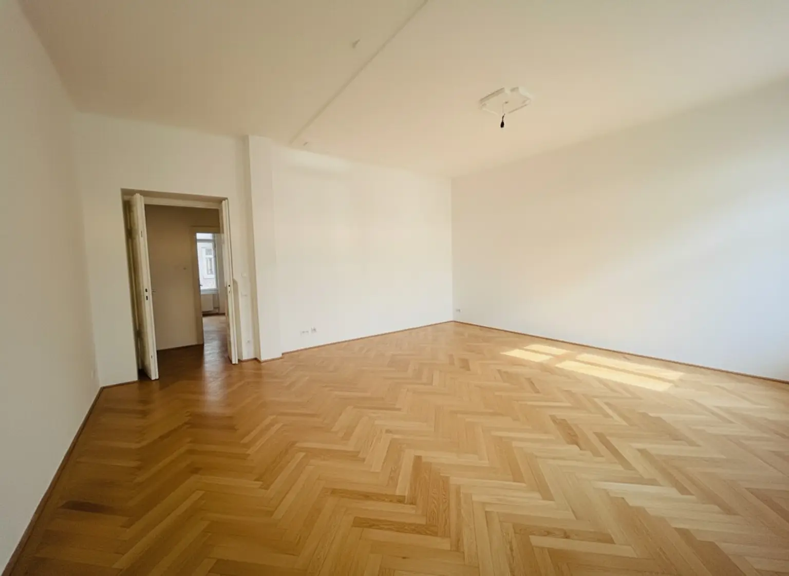 Charmantes, ansprechendes Apartment in zentraler Lage des 8. Bezirks mit zwei kleinen Balkonen
