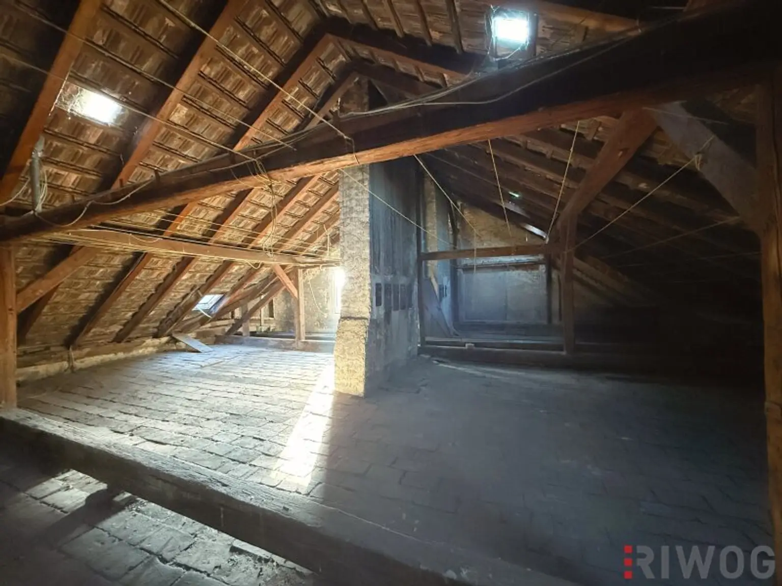 Baubewilligter Rohdachboden nahe U3