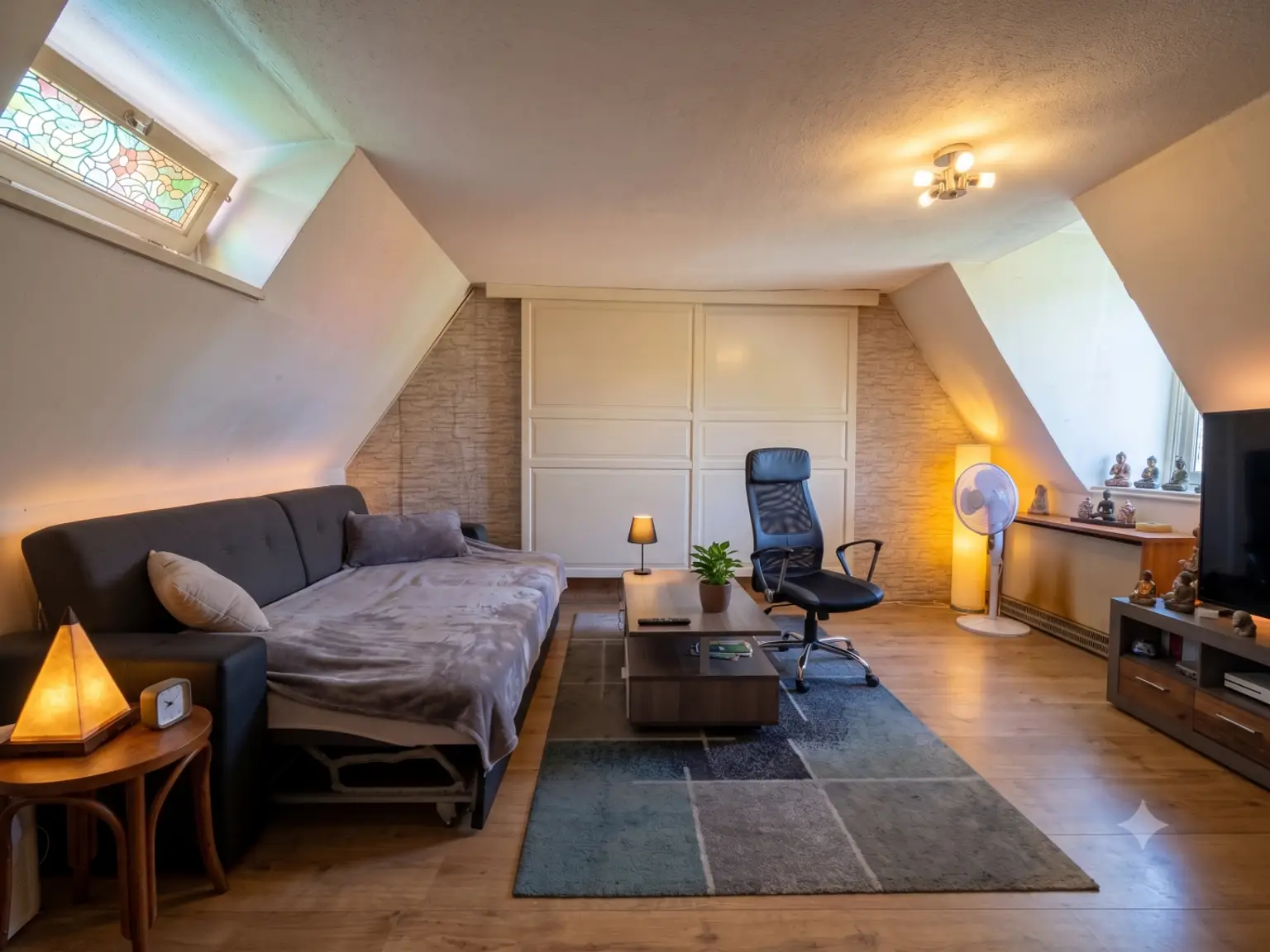 Wohn-, Schlafzimmer