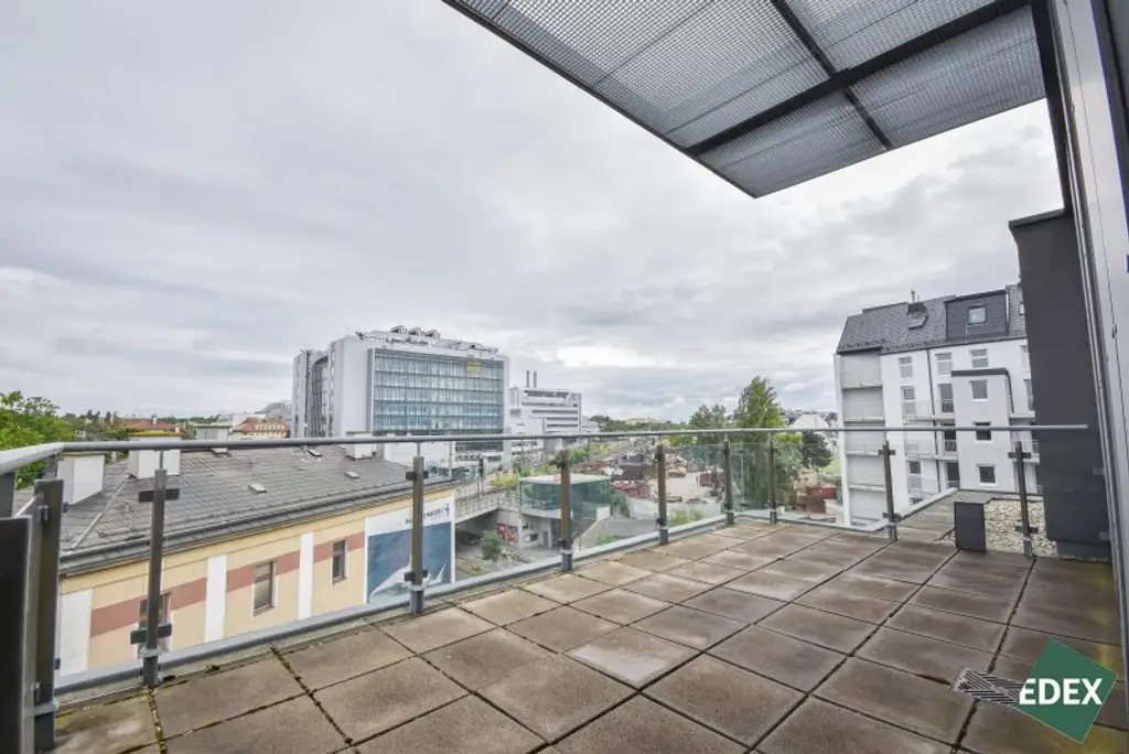 Durchdacht aufgeteilte Bürofläche mit Terrasse und optimaler Anbindung