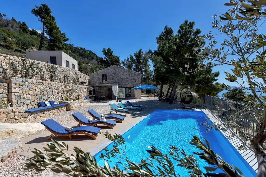 Stone Mansion Makarska – Mediterrane Eleganz mit Investitionspotenzial