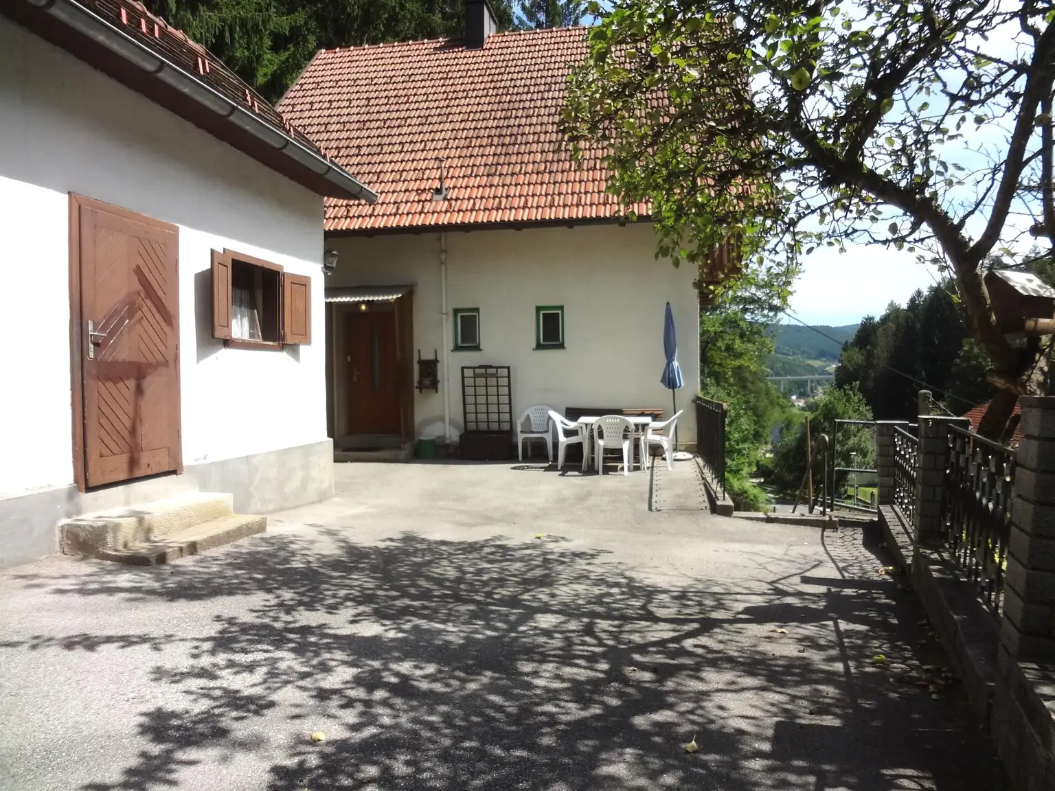 ÄLTERES HAUS ZUM LEISTBAREN PREIS!