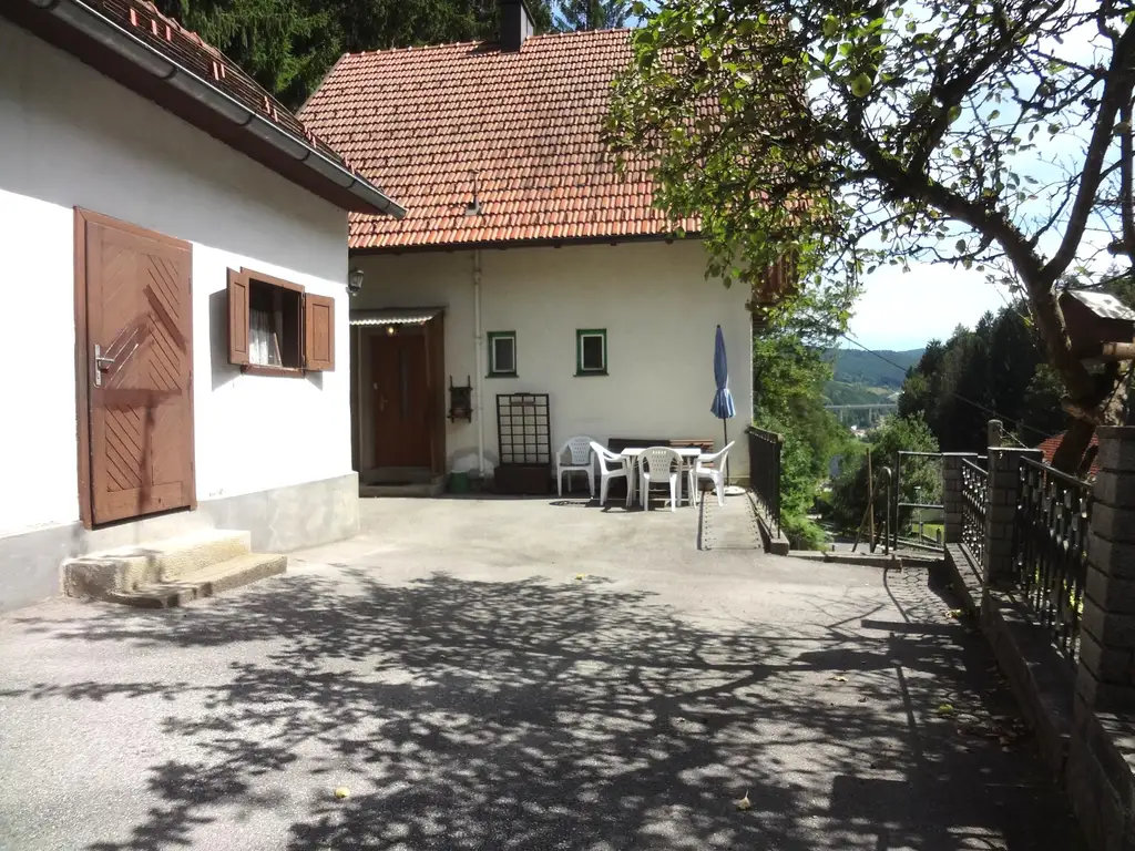 ÄLTERES HAUS ZUM LEISTBAREN PREIS!