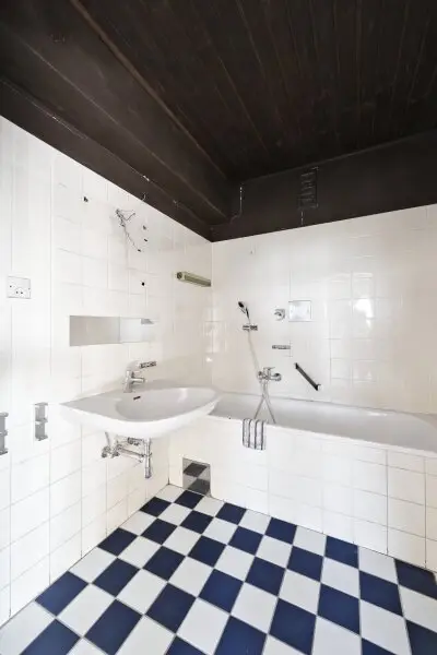 Sonnige 2-Zimmer-Wohnung mit Loggia & Stadtblick – ideal als Starterwohnung mit Renovierungspotenzial!