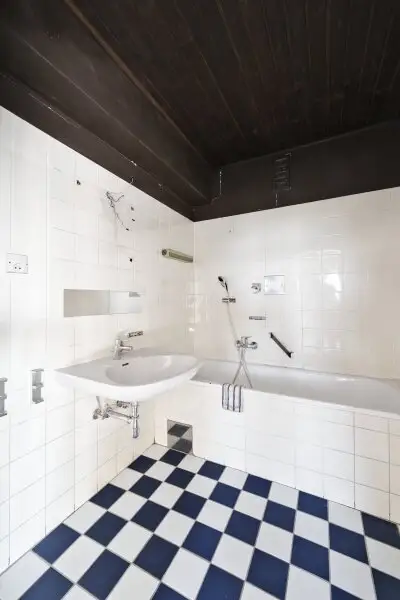 Sonnige 2-Zimmer-Wohnung mit Loggia & Stadtblick – ideal als Starterwohnung mit Renovierungspotenzial!