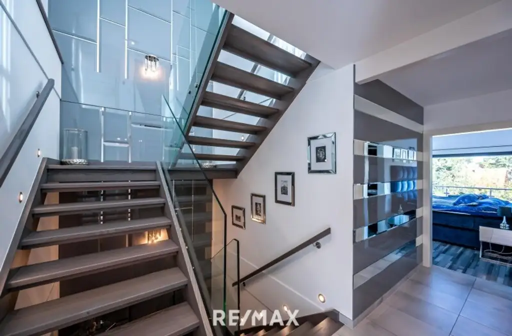 WOHNEN MIT STIL | KOMFORT | LUXUS UND SWIMMINGPOOL in Grünruhelage.