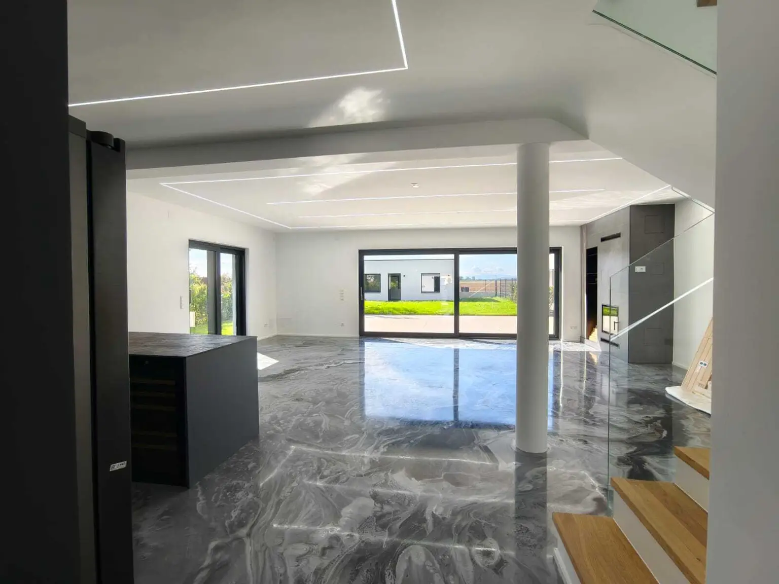 Zwei edle Doppelhaushälften zu vermieten: mit Poolhalle oder mit Sauna + Fitnessraum!