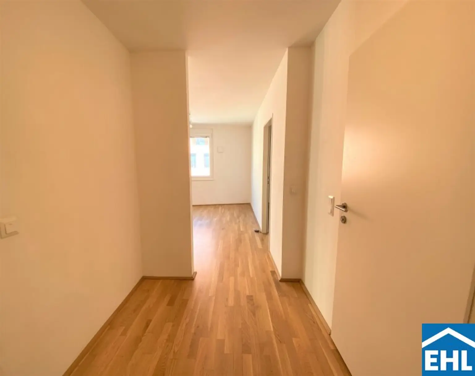 Freundliche 2 Zimmerwohnung mit Loggia in zentraler Lage