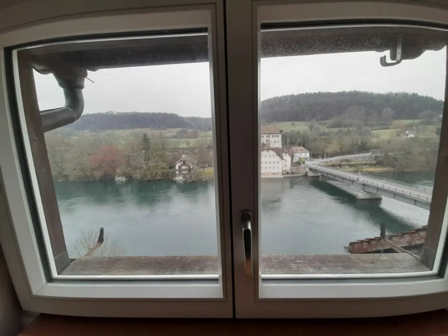 Top Lage, direkt am Rhein und Grenze zu Deutschland, top Aussicht!