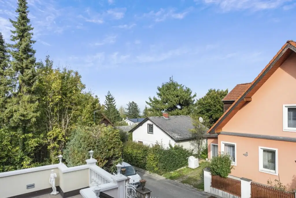 Exklusive Villa mit Nebengebäude in Gießhübl – Wohnen, Arbeiten & Wellness in Premiumlage