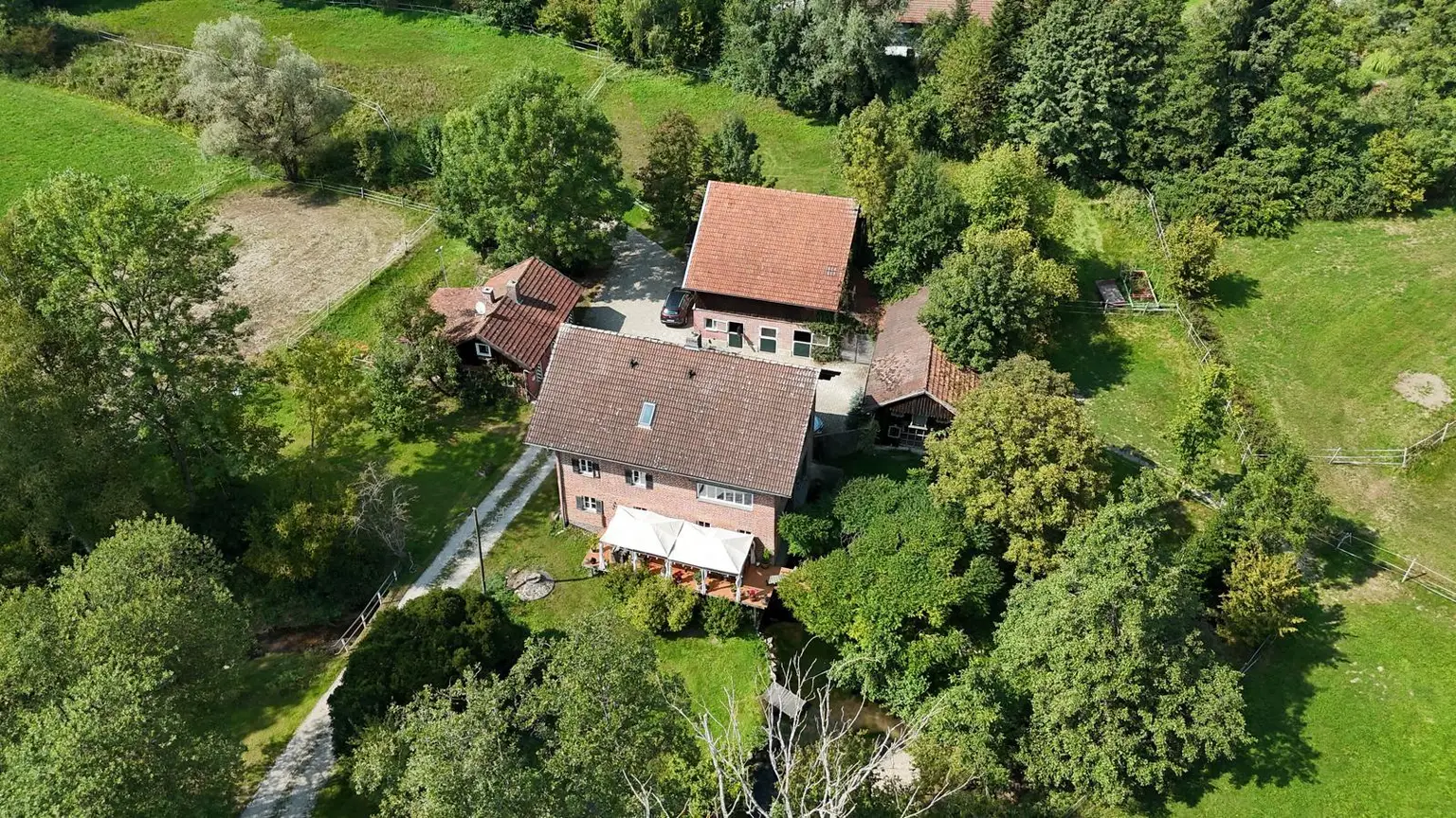 extravagantes Landhaus auf einem 20.000 m² großem Grundstück