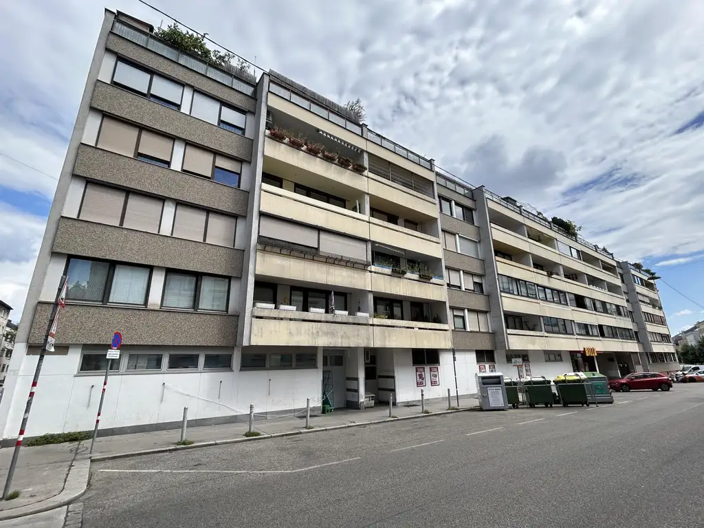 Sonnige 2-Zimmer Loggienwohnung - Modernisierungsbedarf gegeben!