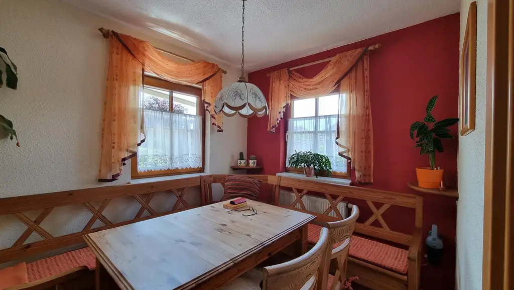 Charmanter Bungalow mit großem Garten, Photovoltaik & Teichanlage