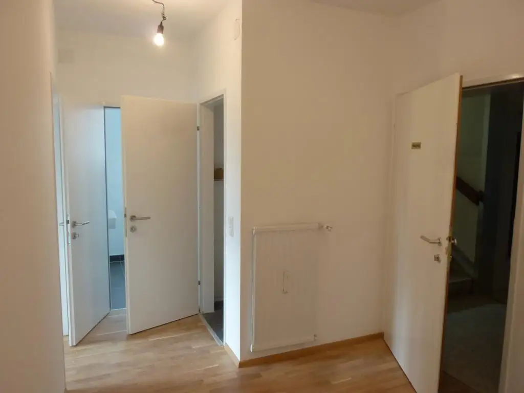 Sonnige, zentrale 2-Zimmer-Wohnung mit Loggia!