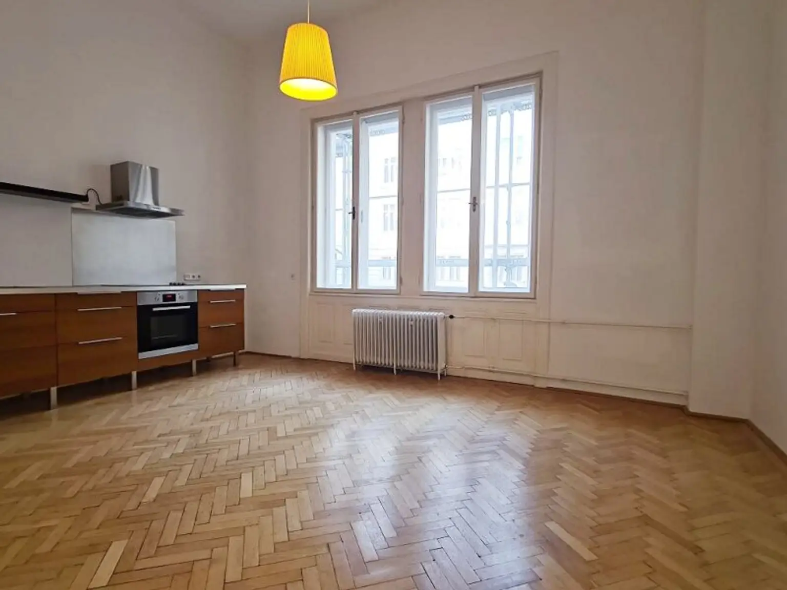 MÖLLWALDPLATZ, gepflegte 59 m2 Altbau, Wohnküche, 1 Zimmer, Duschbad, Parketten, Flügeltüren, U1-Nähe