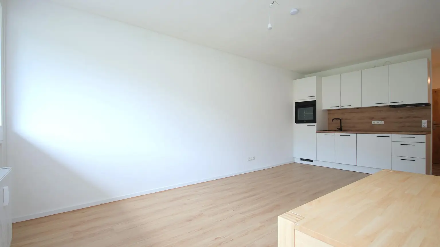 Helles großzügiges Zimmer mit Küche