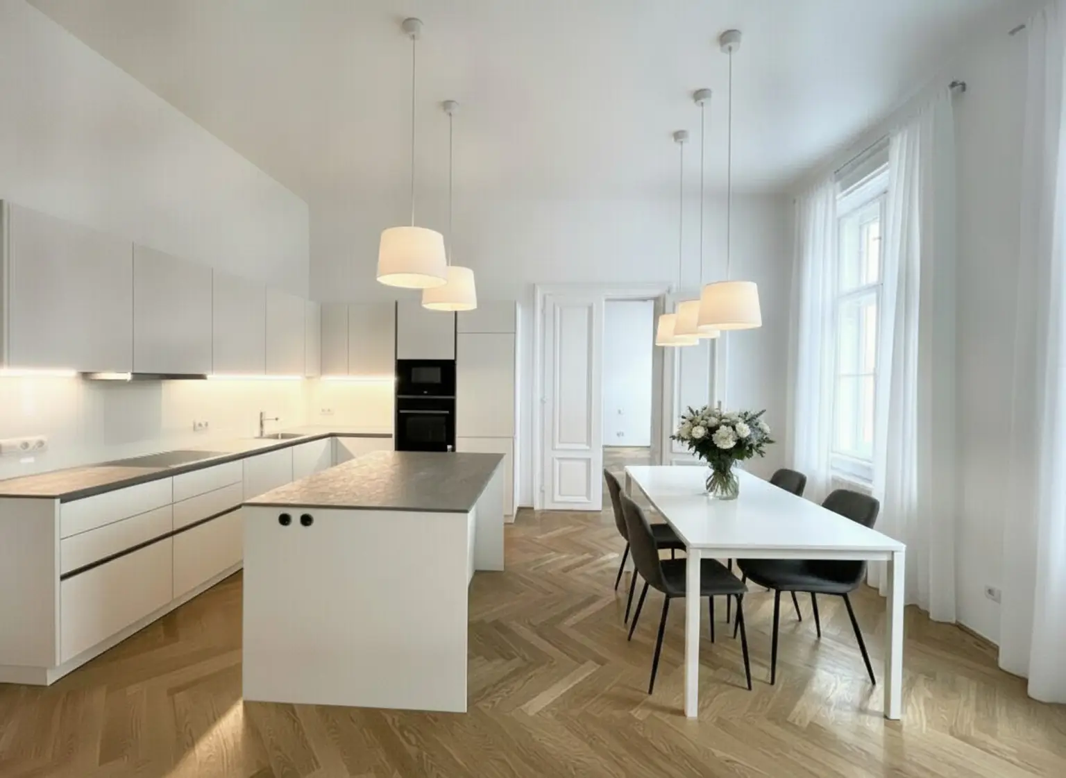 UNBEFRISTET und ERSTBEZUG: Prachtvolle, ruhige und klimatisierte Altbauwohnung in fantastischer Lage / FIRST OCCUPANCY: Quiet, air-conditioned flat in a historic building in a fantastic location