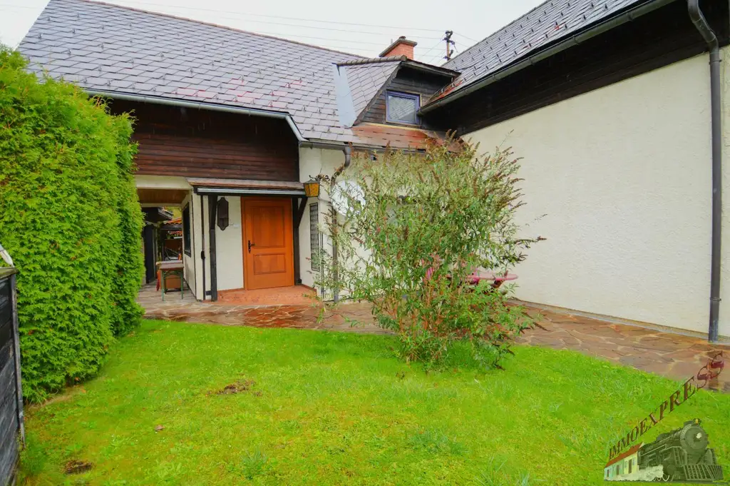 Ein-/ Zweifamilienhaus in ruhiger Aussichtslage