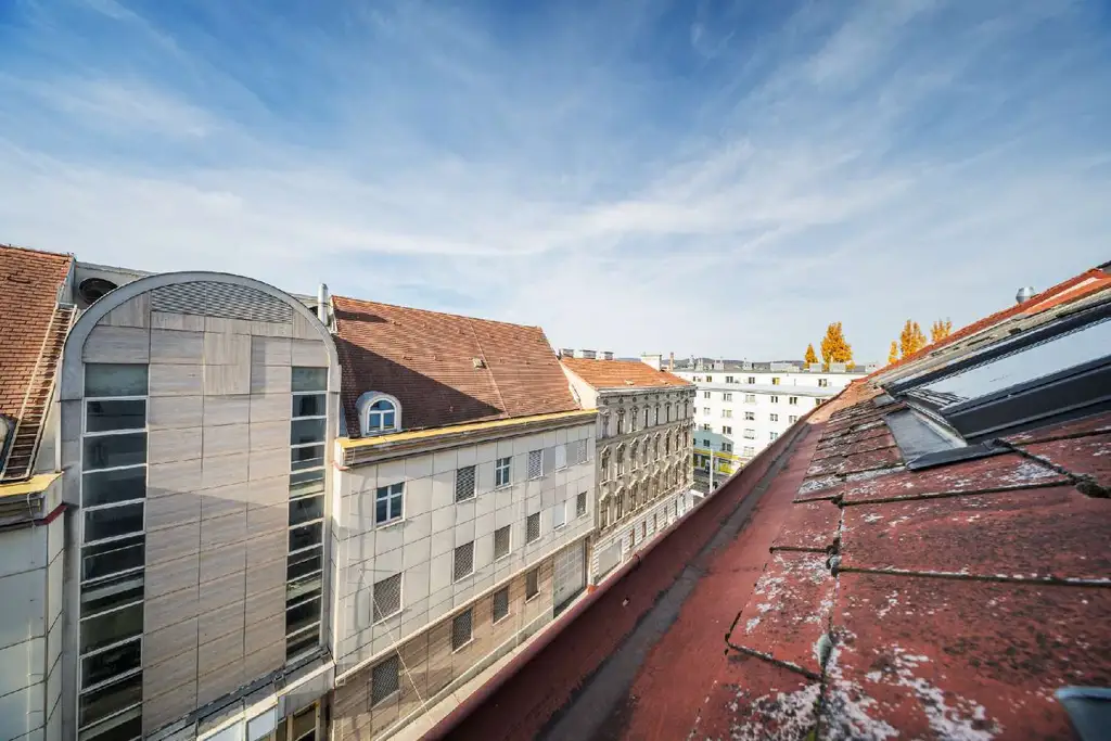 Sanierungsbedürftige 2,5-Zimmer-Dachgeschoßwohnung mit Potenzial!