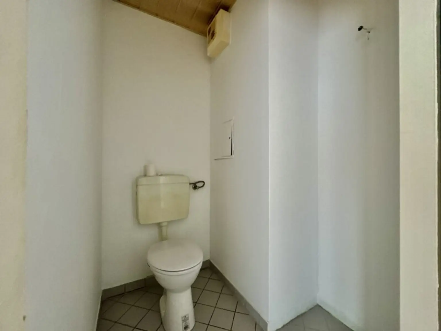 DACHGESCHOSSMAISONETTE MIT LOGGIA IN RUHELAGE