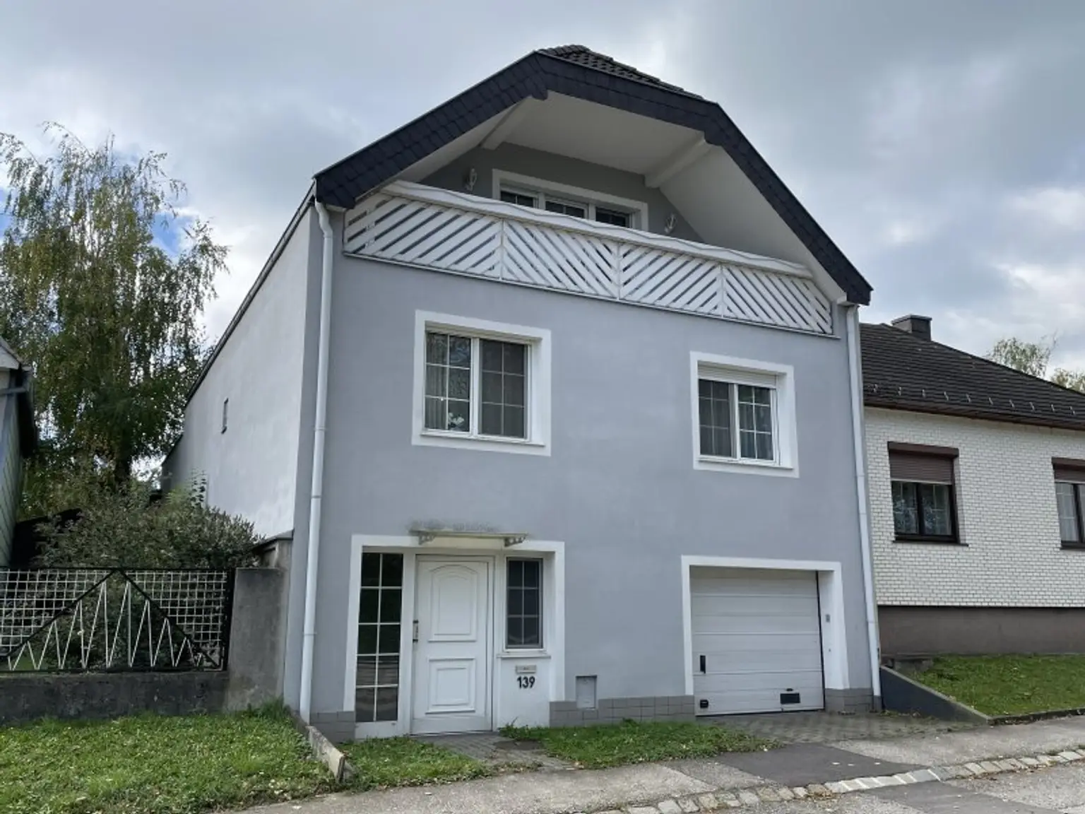 SEHR GEPFLEGTES EINFAMILIEN-HAUS MIT SCHÖNEM GARTEN -- LOGGIA/GARAGE -- RUHELAGE!