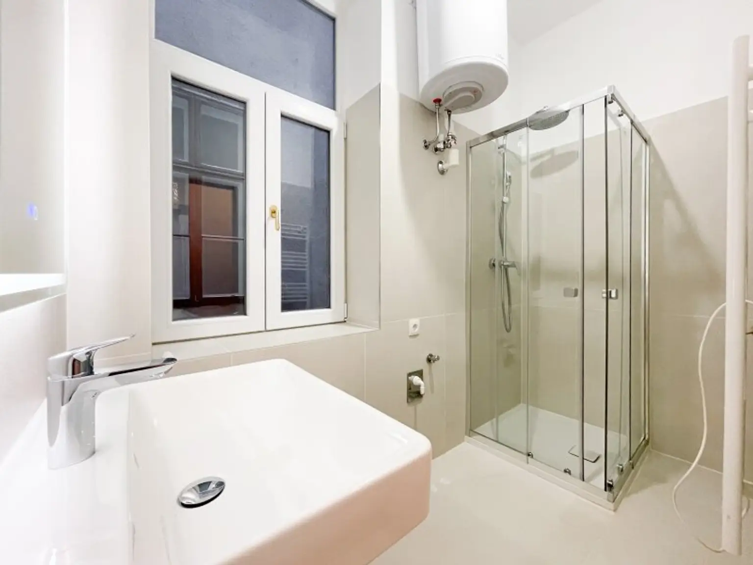 ALTBAU-TRAUM IN WÄHRING – 2,5 ZIMMER • LIFT KOMMT! • TOP LAGE HOFSTATTGASSE