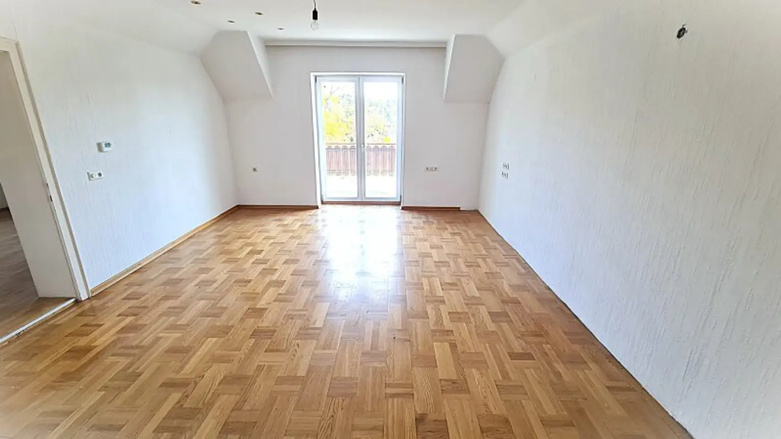 DORNBACH: Repräsentative Villa in Aussichtslage