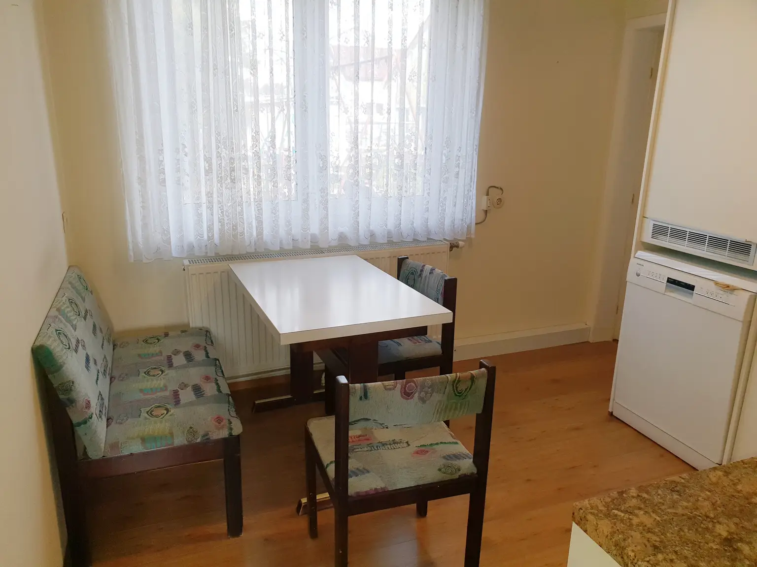 Edler Bungalow mit Swimmingpool zu verkaufen!