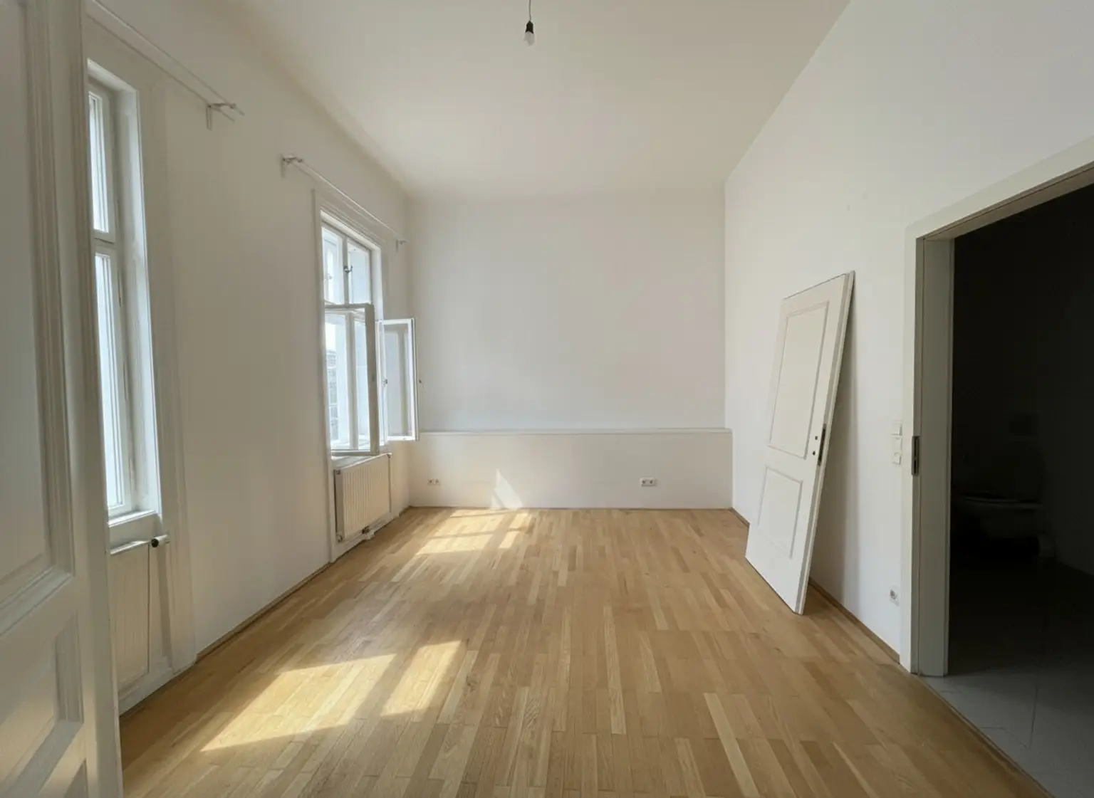UNBEFRISTET UND IN RENOVIERUNG: Helle, ruhige 2-Zimmer-Wohnung