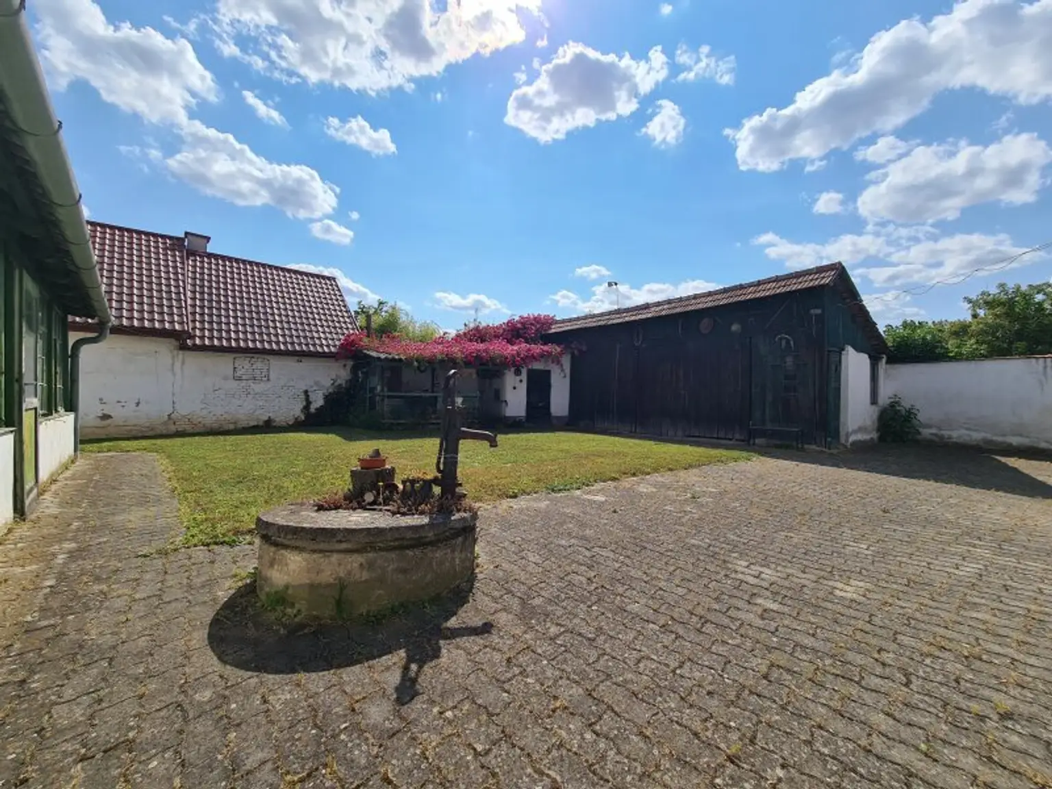 GELEGENHEIT MIT GROSSEN POTENTIAL IN  PALTERNDORF HAUS MIT 6 ZIMMER 156 WFL. PLUS  2 GROSSE SCHUPPEN