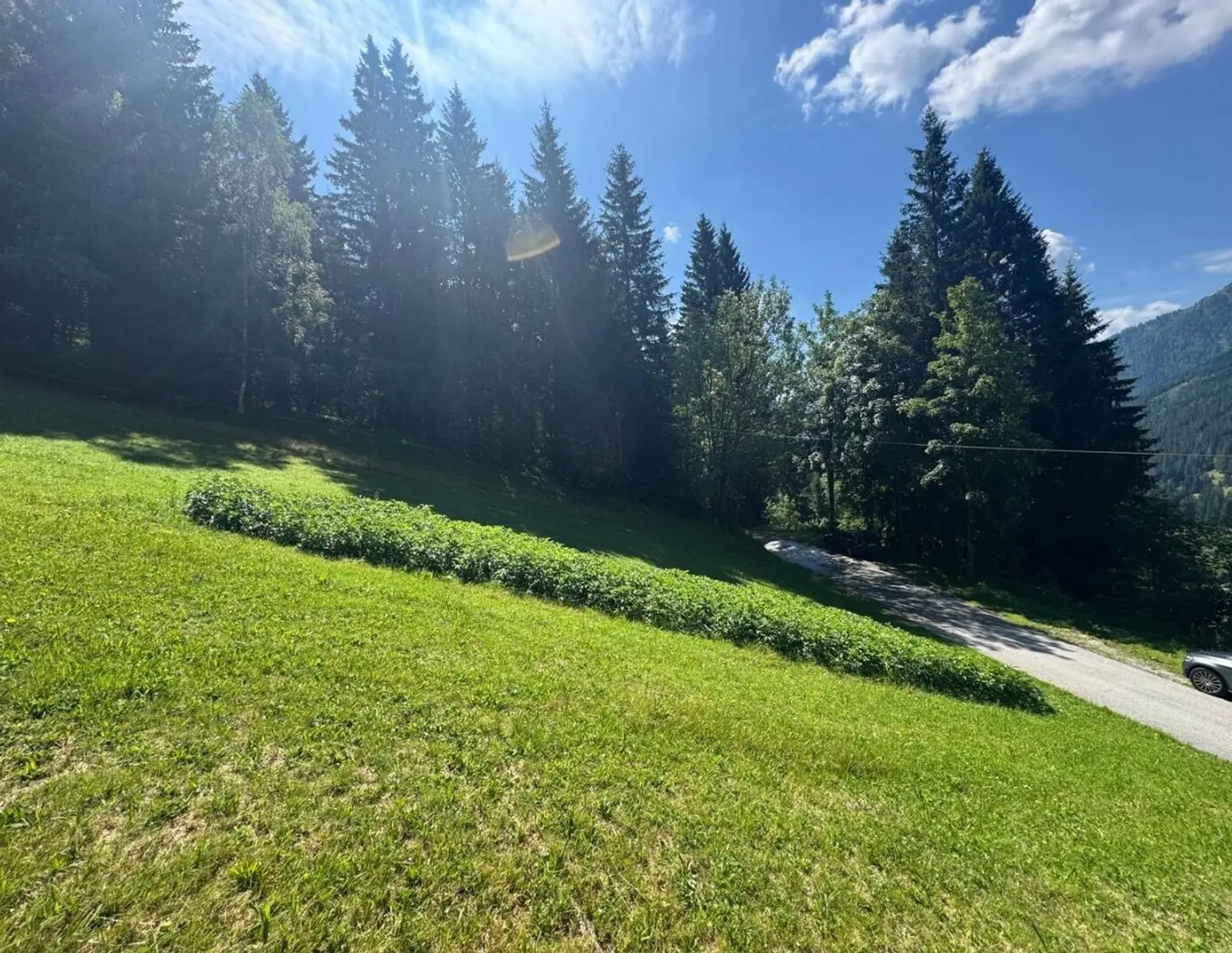 Grundstück in Oppenberg mit herrlichem Weitblick auf die umliegenden Berge und die Natur!