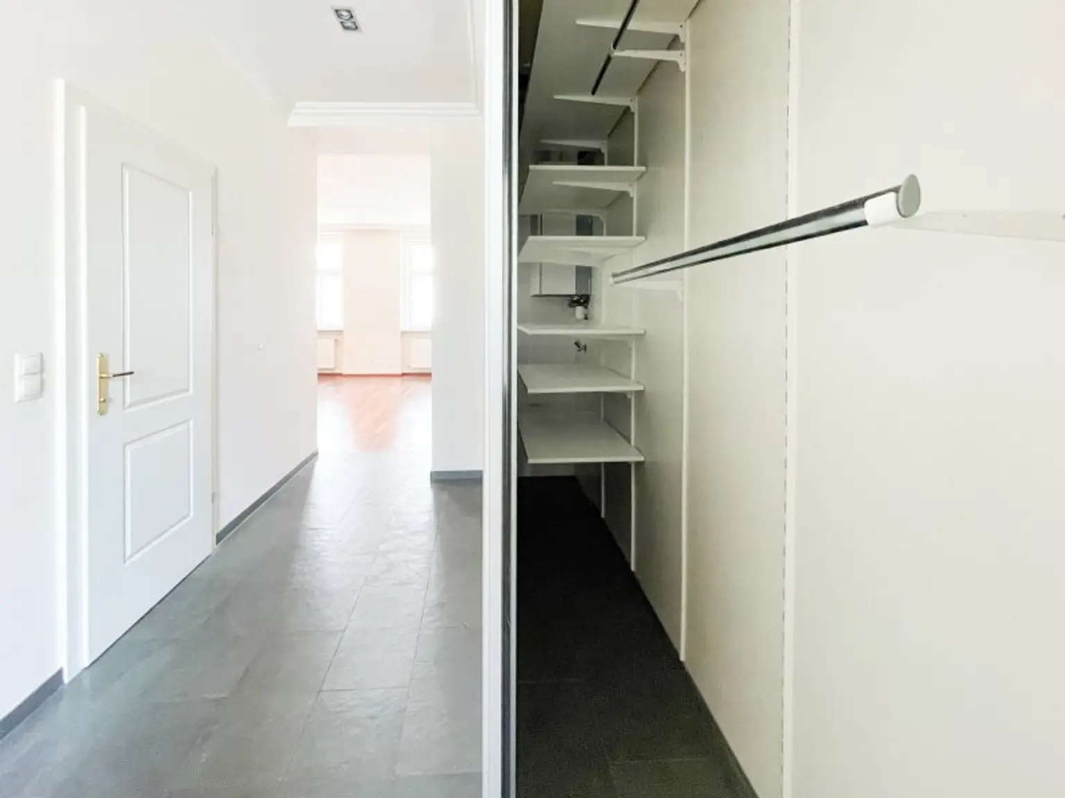 U4 PILGRAMGASSE: Altbauwohnung mit Balkon* im schön sanierten Altbau mit separater Küche Nähe Naschmarkt