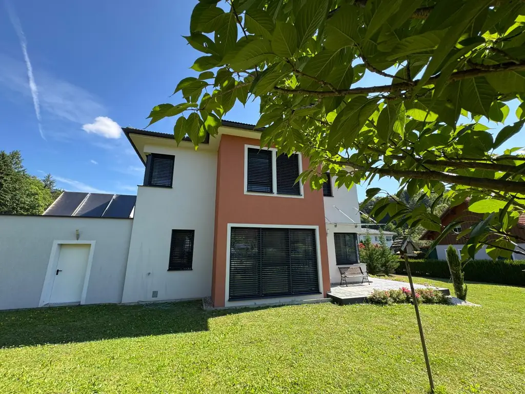 Einfamilienhaus für anspruchsvolle Käufer - im Grünen und doch in Stadtnähe