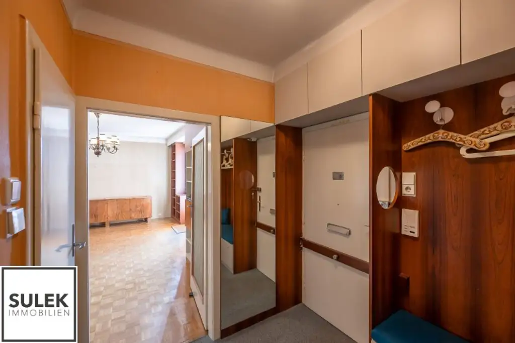 Bastiengasse 15: 3-Zimmer-DG-Wohnung mit separater Küche & gemütlicher, sonniger Terrasse
