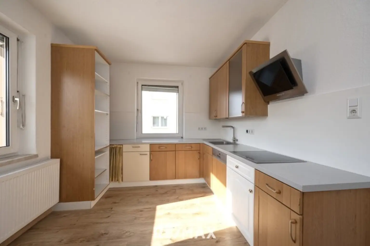 Voll unterkellertes Zweifamilienhaus mit Garten, Carport & Garage in sonniger Zentrumslage von Bad Hall!