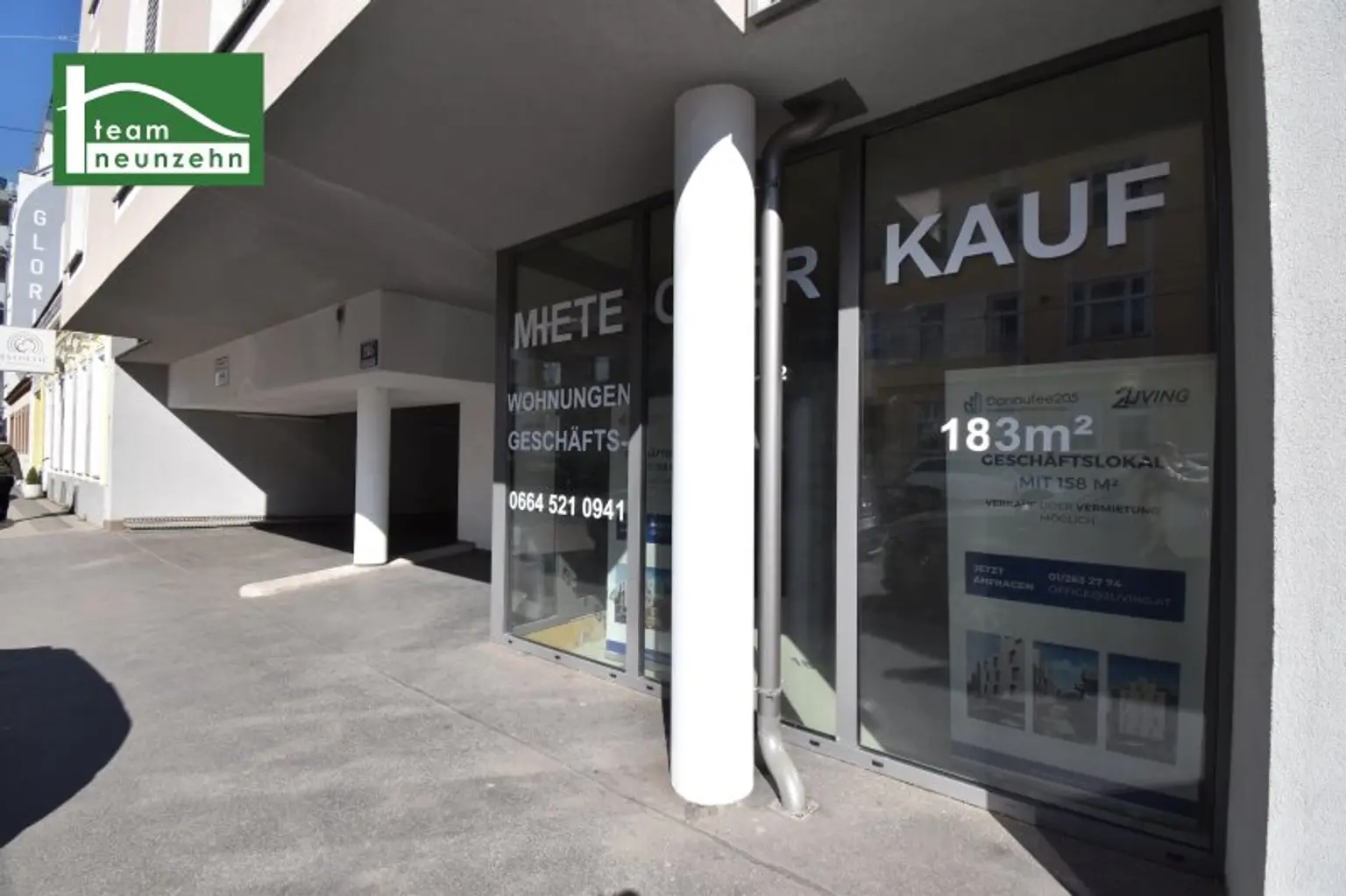 Fenster und Eingang bei der Donaufelder Straße! Vielseitig nutzbare Praxis/Ordination/Gastronomie/Einzelhandel in Toplage nahe Kagraner Platz. - WOHNTRAUM