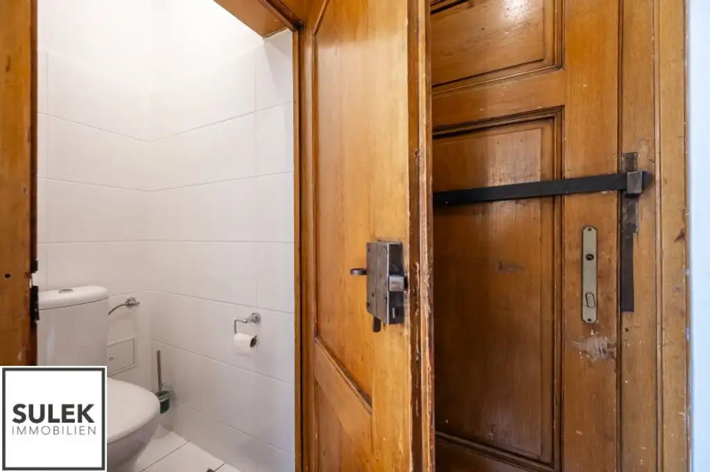 Rarität in der Wehrgasse: großzügige, sanierte Altbauwohnung mit Terrasse ab 01/26 unbefristet mieten!