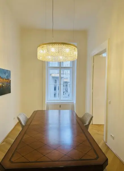 +PROVISIONSFREI+ Prestigeobjekt in 1A-Lage – Altbaubüro beim Hohen Markt ab sofort zu mieten!