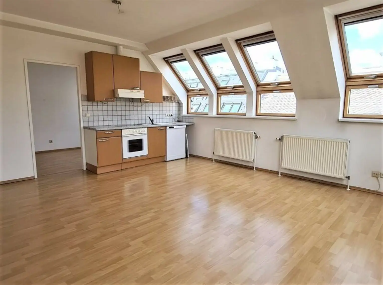 DACHGESCHOSS, AUGARTEN-NÄHE, 87 m² Maisonette mit 10 m2 Terrasse, Wohnküche, 2 Zimmer, Galerie, 2 Bäder, Rembrandtstraße