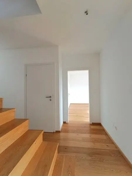 Über den Dächern von Wien – Exklusive Dachgeschoss-Maisonette mit Weitblick und direkter U4-Anbindung Unter St. Veit